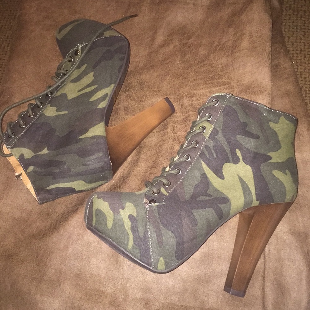 Army Fatigue Lita Boots❤️.